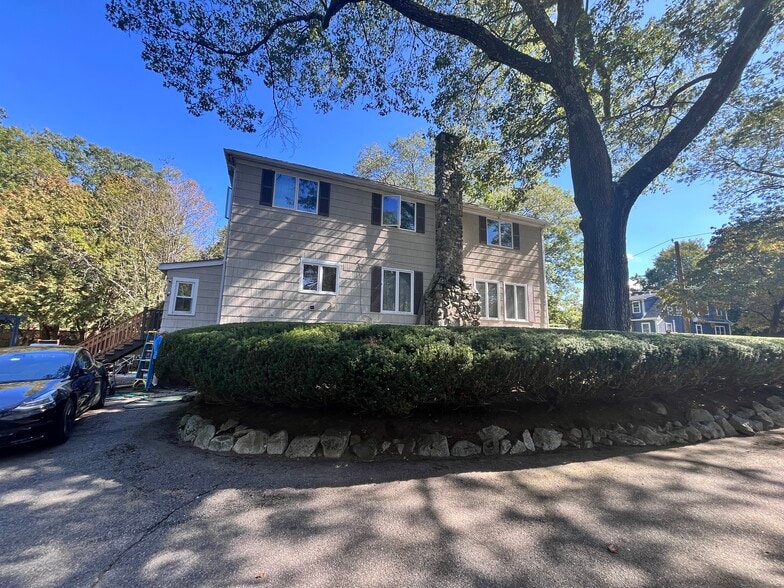 Building Photo - 127 Manor Ave