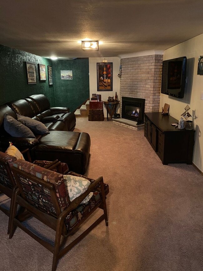 Building Photo - Charming NE Home w/ Two Car Garage