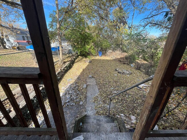 Building Photo - 4 bedroom 1 bath