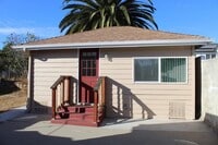 Building Photo - 1Bed/1Bath in Vista~ E. California