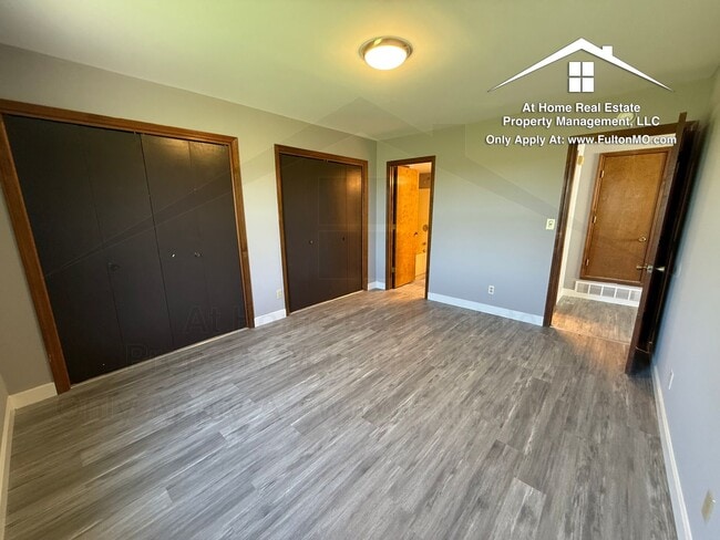 Building Photo - 2703 Mayflower Dr