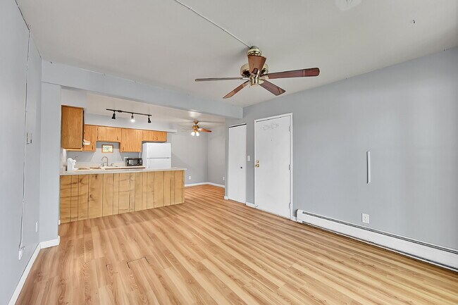 Building Photo - $1,295.00, One Bedroom, one bath, located ...