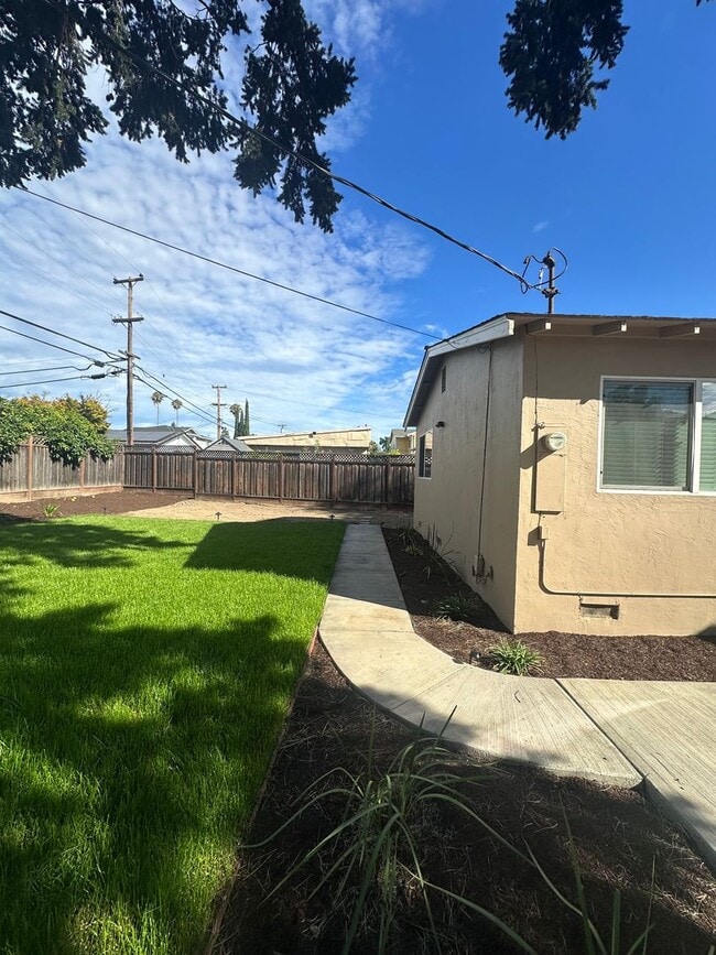 Building Photo - 4309 Ross Ave