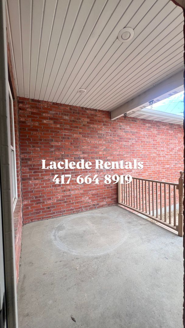 Building Photo - 2 Bedroom 2 Bathroom Duplex