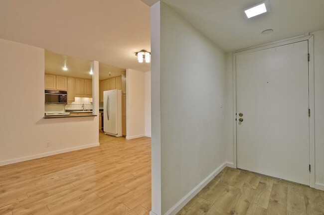 Building Photo - 2-bedroom, 2-bathroom condo in Awesome Mou...