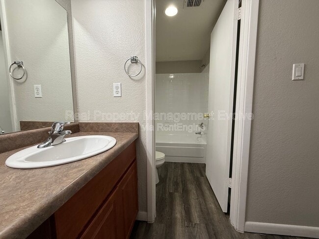 Building Photo - 5995 N 78th St