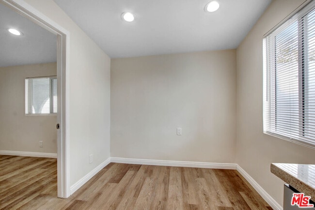 Building Photo - 1404 Hollister St
