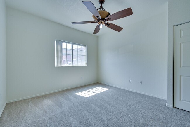 Building Photo - NE Near Nellis! Gated! Community Pool, Spa...