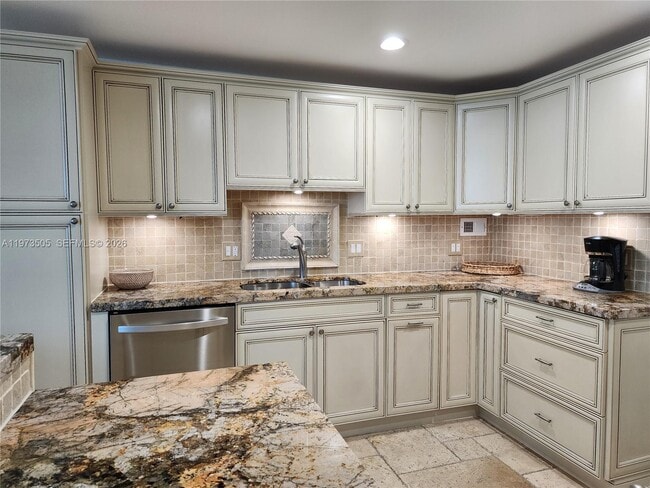 Building Photo - 3505 S Ocean Dr