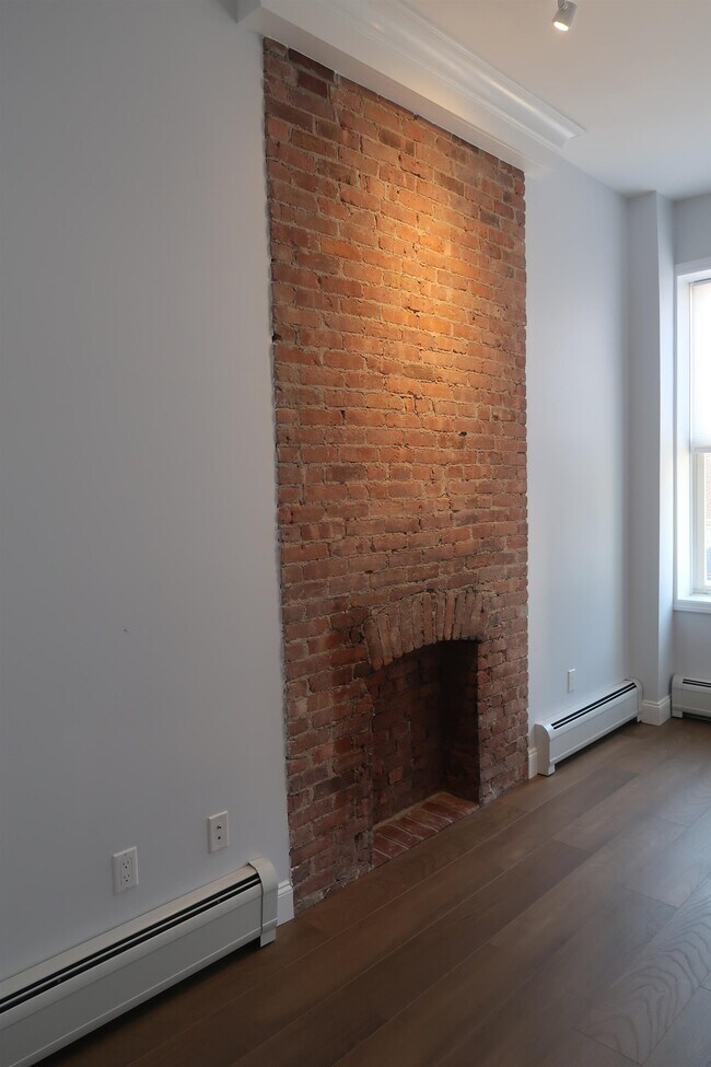 Building Photo - 42 Beacon Ave