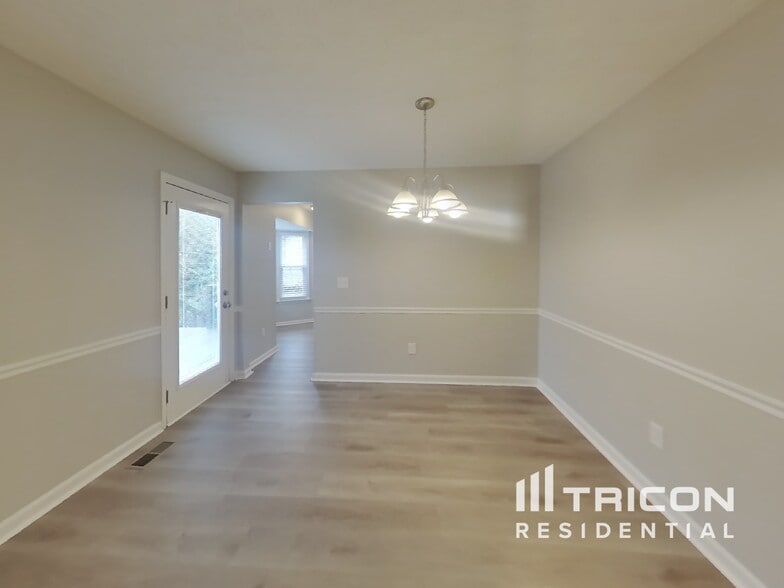 Building Photo - 362 Park Ct N