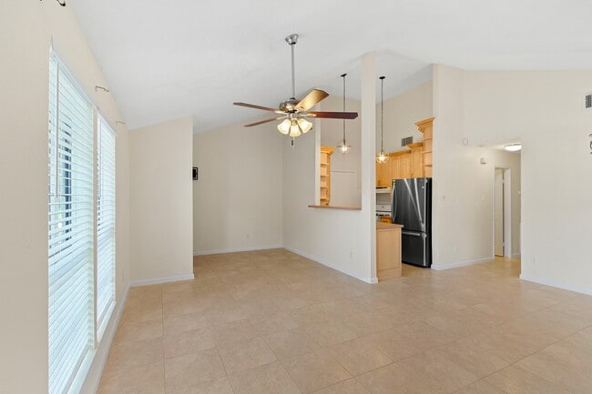 Building Photo - 5216 Beaverbrook Dr