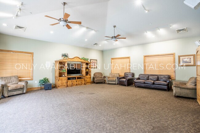 Building Photo - 1061 Canyon Meadow Dr