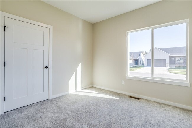 Building Photo - Fox Creek - Chuck Plan