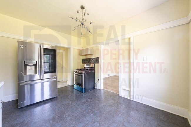 Building Photo - 3633 E 153rd St