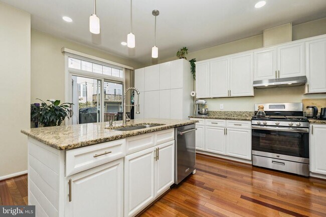 Building Photo - 46738 Oakmere Terrace