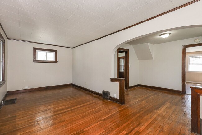 Building Photo - 2 Bedroom 1 bath Single Family Home