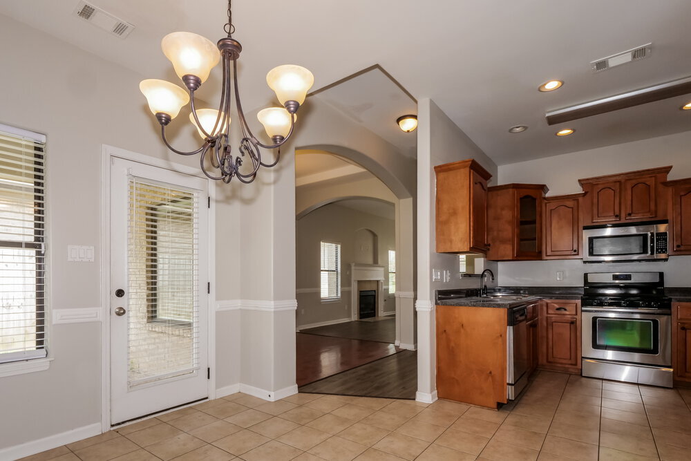Building Photo - 450 Garden Springs Dr