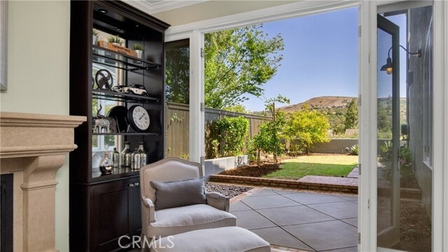 Building Photo - 10 Flintridge