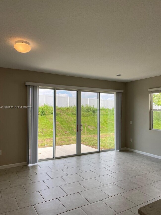 Building Photo - 308 Lake Smart Cir