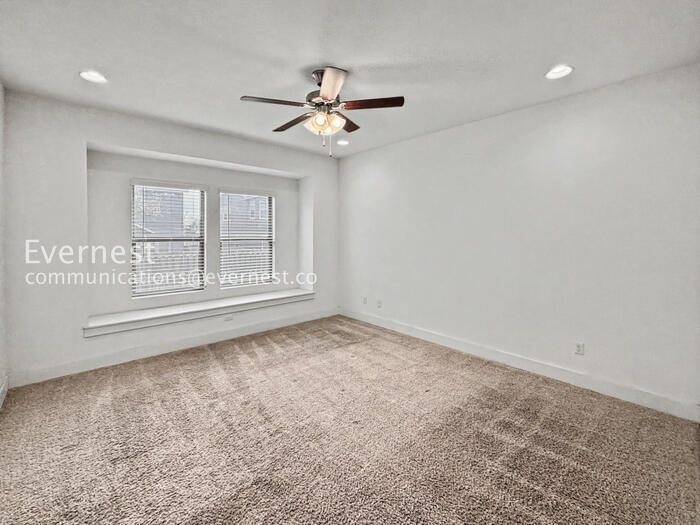 Building Photo - 2312 Ringstaff Rd