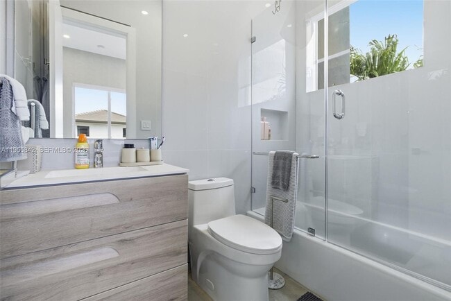 Building Photo - 454 Fernwood Rd