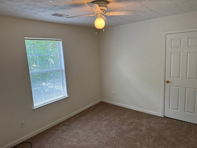 Building Photo - 356 Springbottom Ct SE