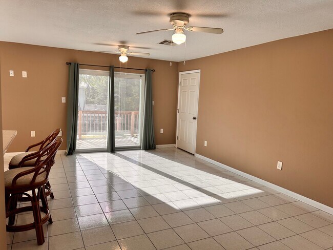 Building Photo - 1635 Pandorea Ln