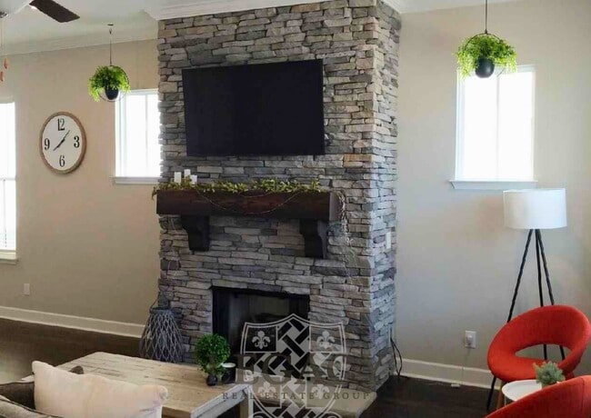 Building Photo - 708 Goswell Dr