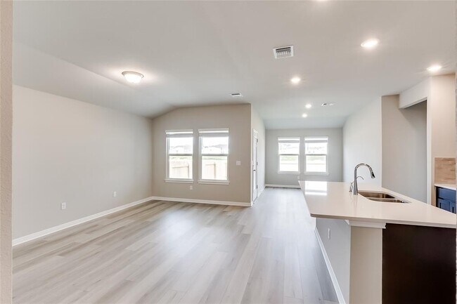 Building Photo - 11412 St Thomas Dr