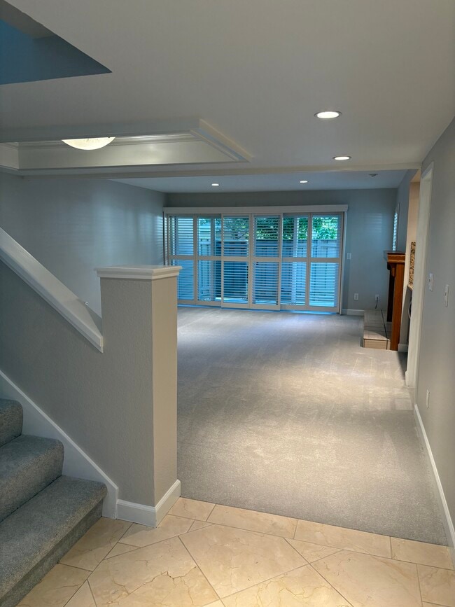 Building Photo - 1938 Stratton Cir