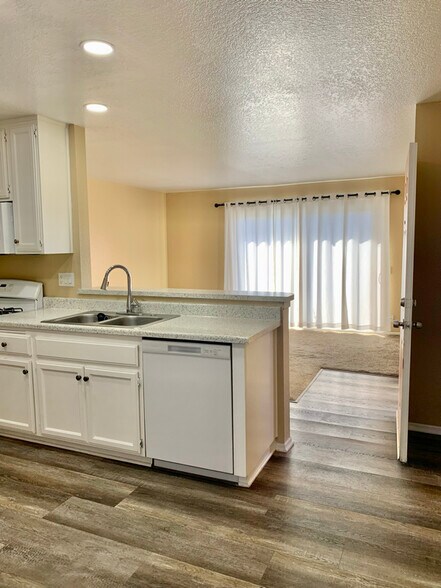 Building Photo - 1365 Crafton Ave