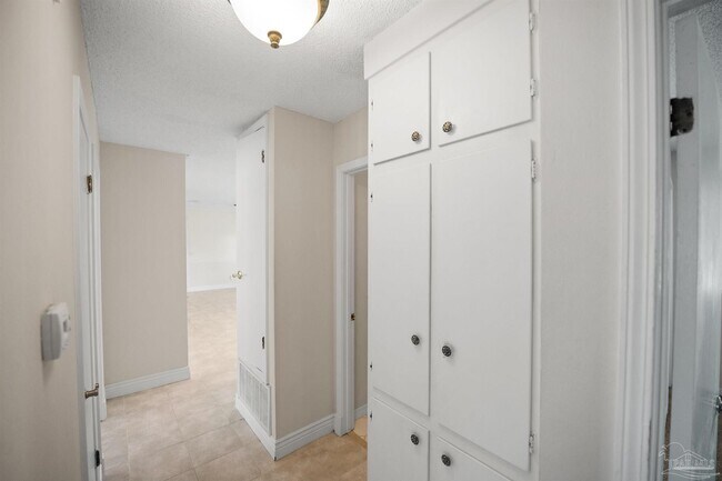 Building Photo - 5719 Ventura Ln