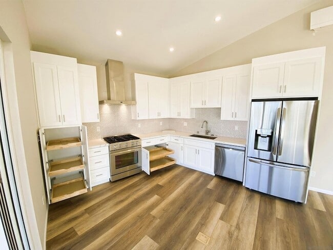 Building Photo - 1305 Blue Sky Dr