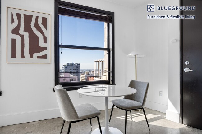 Building Photo - 810 S Spring St