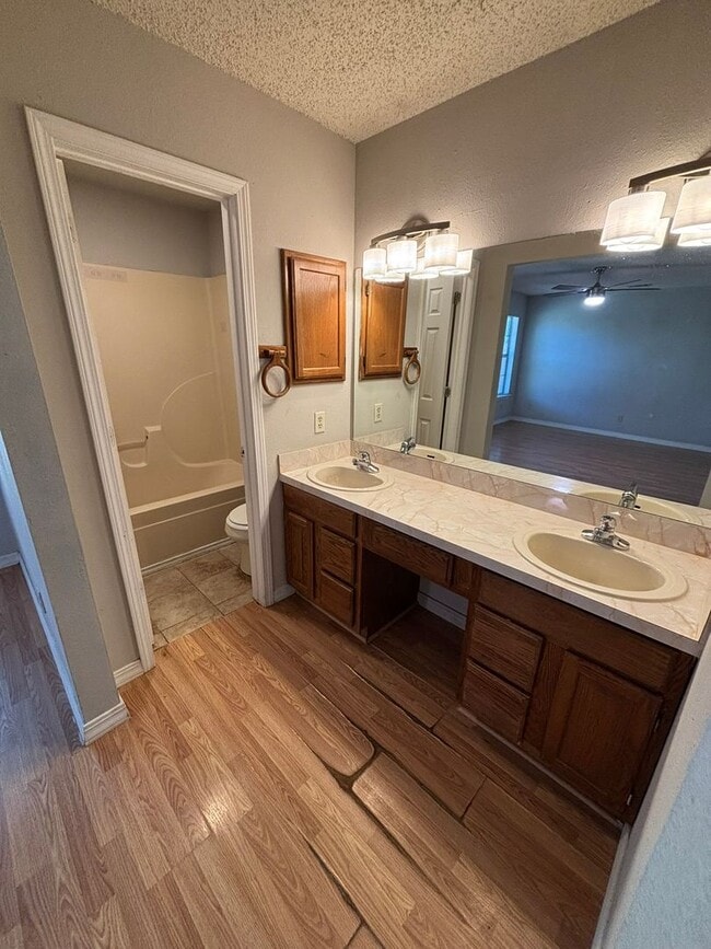 Building Photo - Located off Wedington Dr! 3 Bedroom 2 Bathroom Single Family Home!