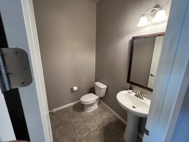 Building Photo - 14466 E Flamingo Cres Pl