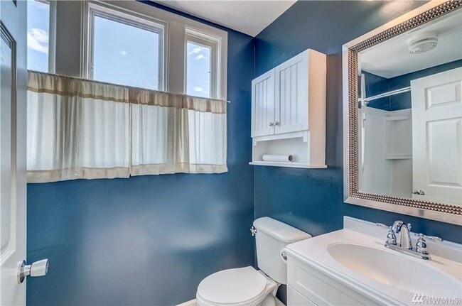 Building Photo - Pre-leasing September - 4bd/2bath