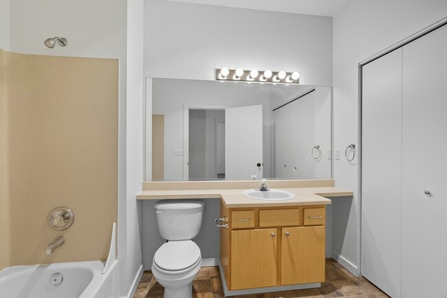 Building Photo - 22855 E Country Vista Dr