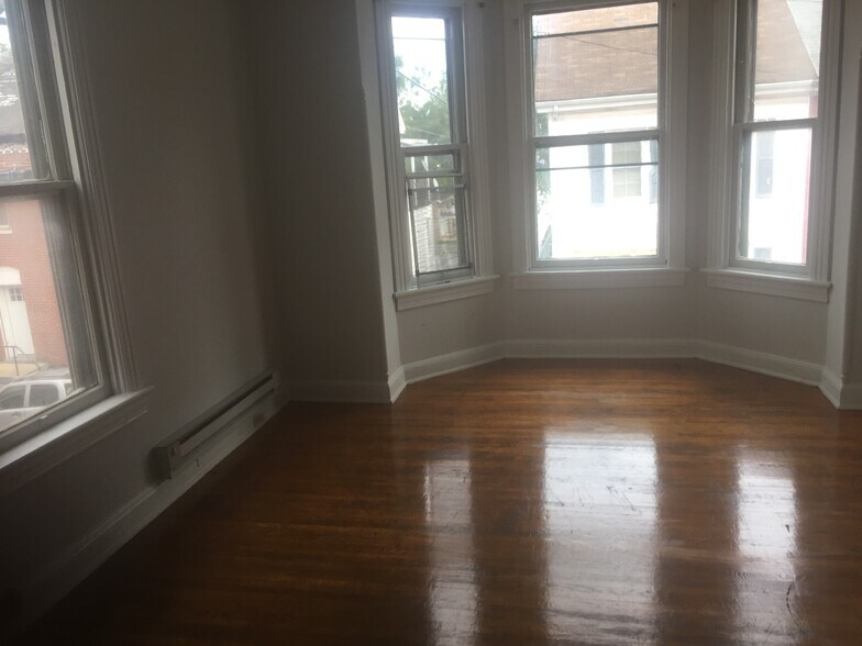 Building Photo - 25 S Locust St