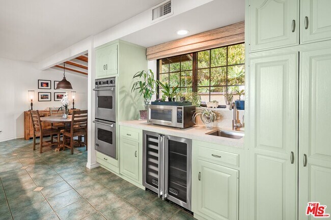 Building Photo - 4244 Avenida De La Encinal