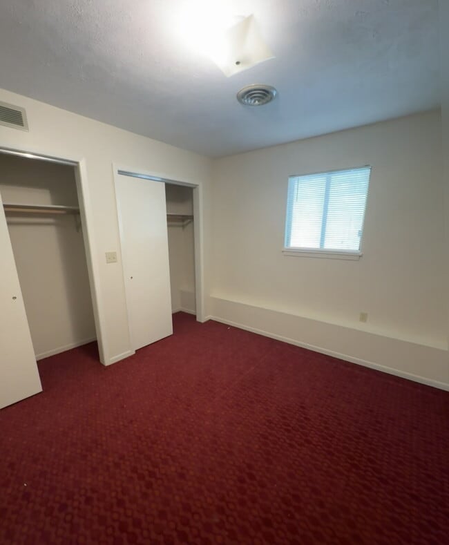 Building Photo - Welcome to your new home near the heart of...