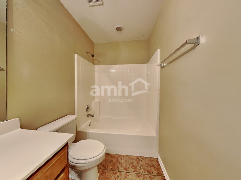 Building Photo - 5700 Creekway Dr
