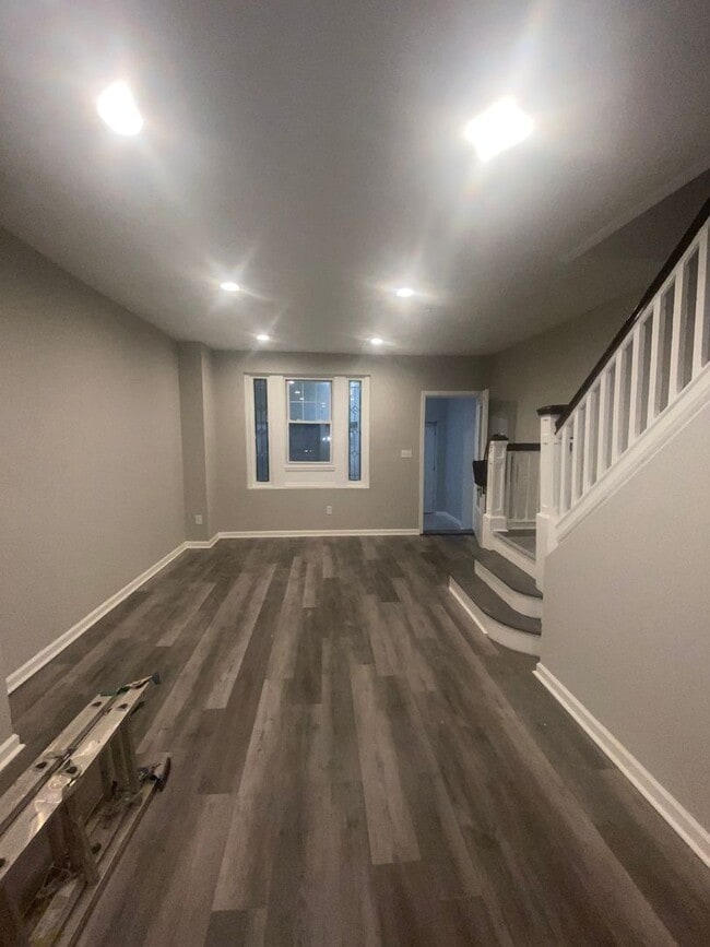 Building Photo - Remodeled Home - Oak Lane