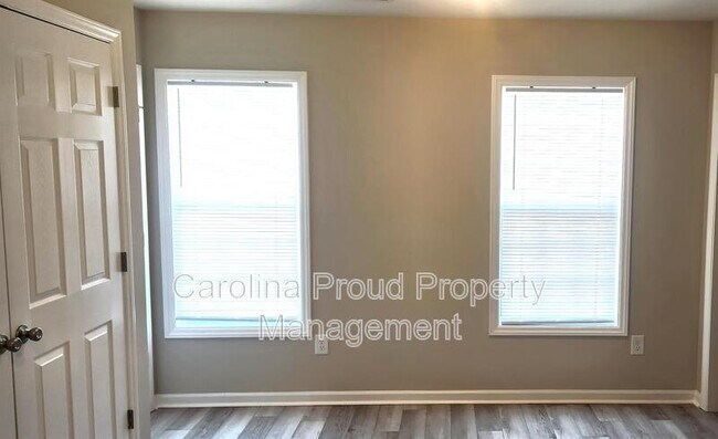 Building Photo - 337 S Pointe Dr