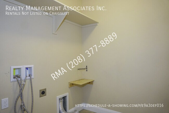 Building Photo - 4614 N Willowside Ave