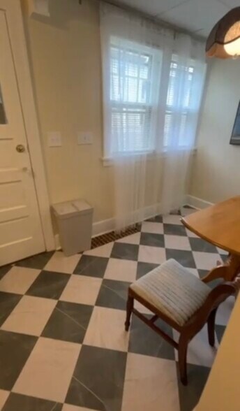 Building Photo - 2508 33rd Ave S