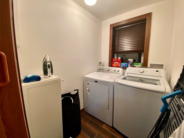 Laundry room - 1340 W 19th St