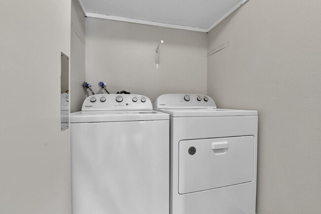 Building Photo - $1,445.95 - 2 Bed, 2 Bath Condo in Denver with In-Unit Laundry!