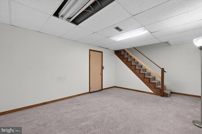 Building Photo - 8 Cypress Dr